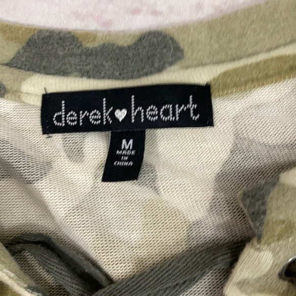 Derek Heart Lace up Camo top size M - Picture 6 of 6